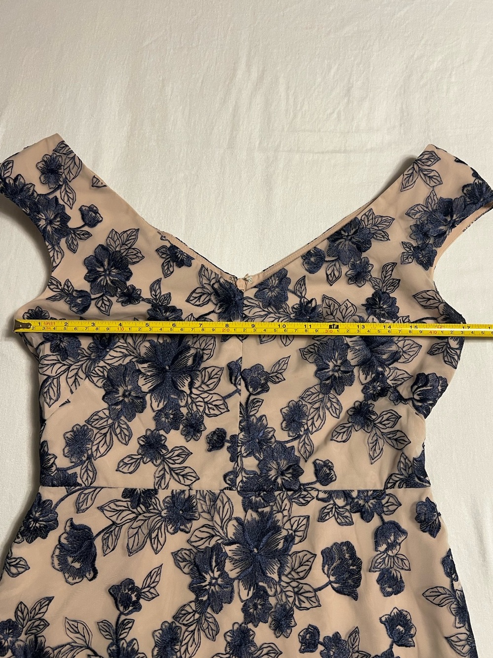 Gal Meets Glam Rosemary Floral Embroidered Midi Dress Size 6 Navy Blush - Picture 5 of 8
